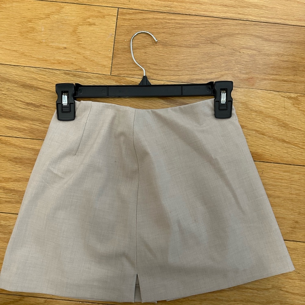 NWT Aritzia Roundup Skort - (Re)ssential Light in Heather Matte Pearl Size 00 - Picture 4 of 5